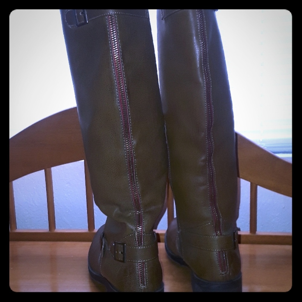 Target Brand Brown Boots With red zipper